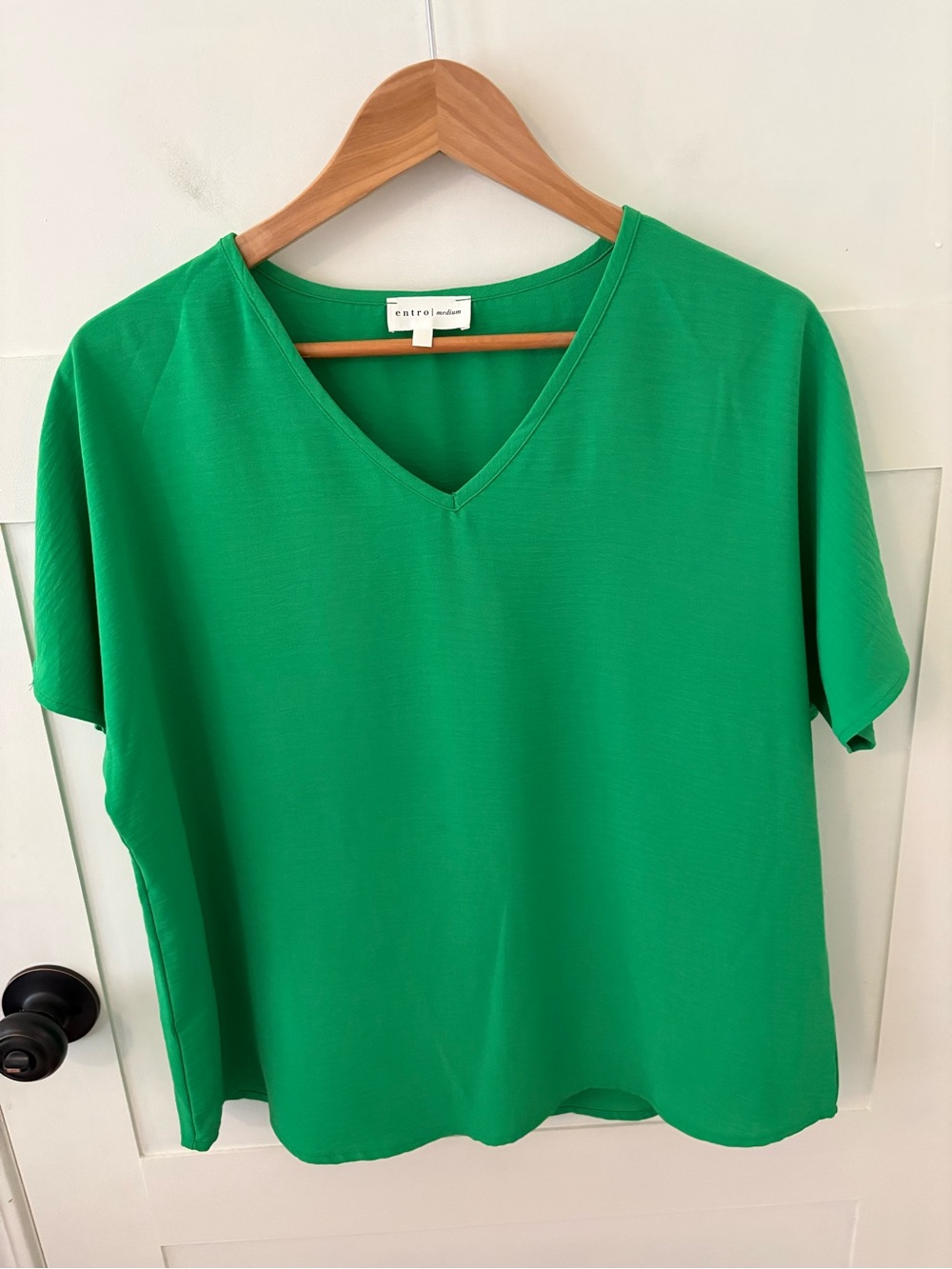 Entro Classic V-Neck Tee Kelly Green. Size Medium.